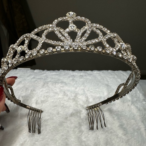 👸🏻 Vintage Tiara 👑 - Picture 8 of 11